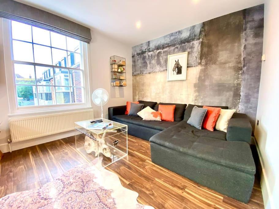 Stunning Little House On Poole Quay - Free Secure Parking & Wifi - In The Heart Of The Old Town - Great Location - Free Parking - Fast Wifi - Smart Tv - Newly Decorated - Sleeps 2! Close To Poole & Bournemouth & Sandbanks Exterior foto