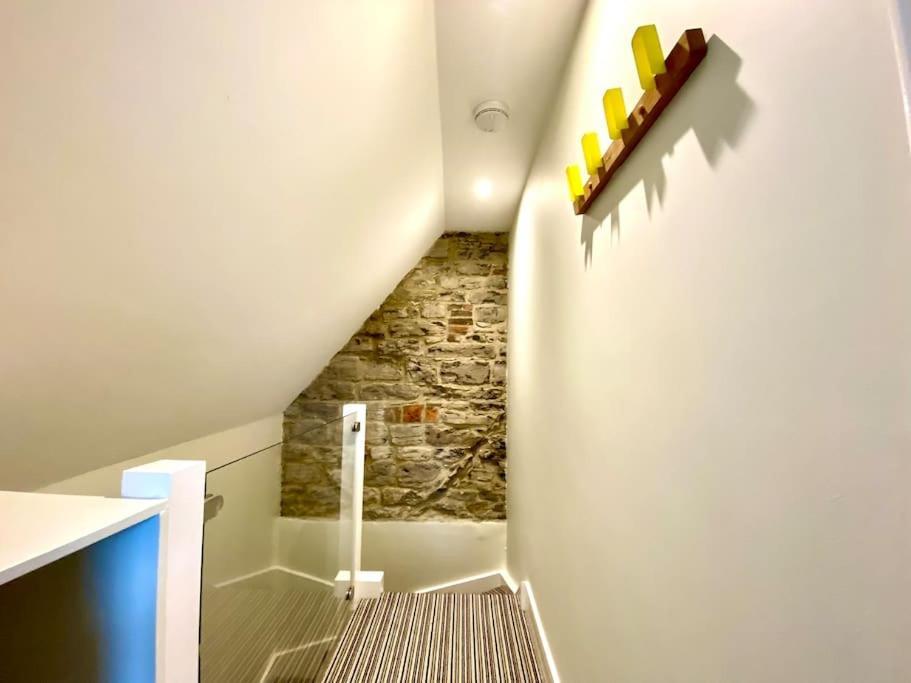 Stunning Little House On Poole Quay - Free Secure Parking & Wifi - In The Heart Of The Old Town - Great Location - Free Parking - Fast Wifi - Smart Tv - Newly Decorated - Sleeps 2! Close To Poole & Bournemouth & Sandbanks Exterior foto